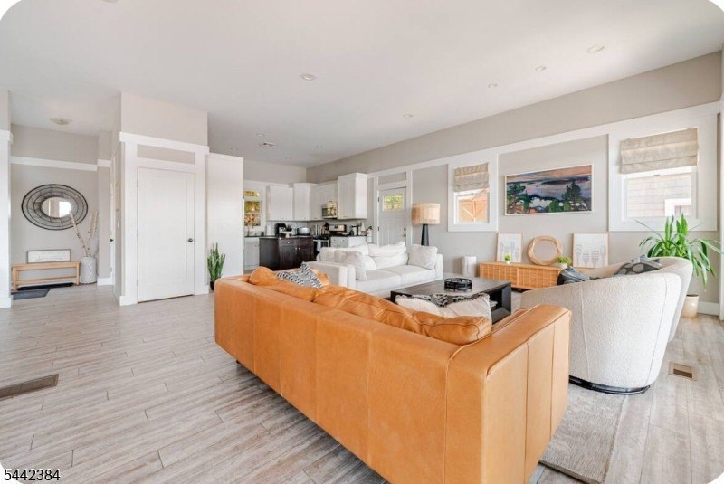 307 Lakeside Blvd – photo 4