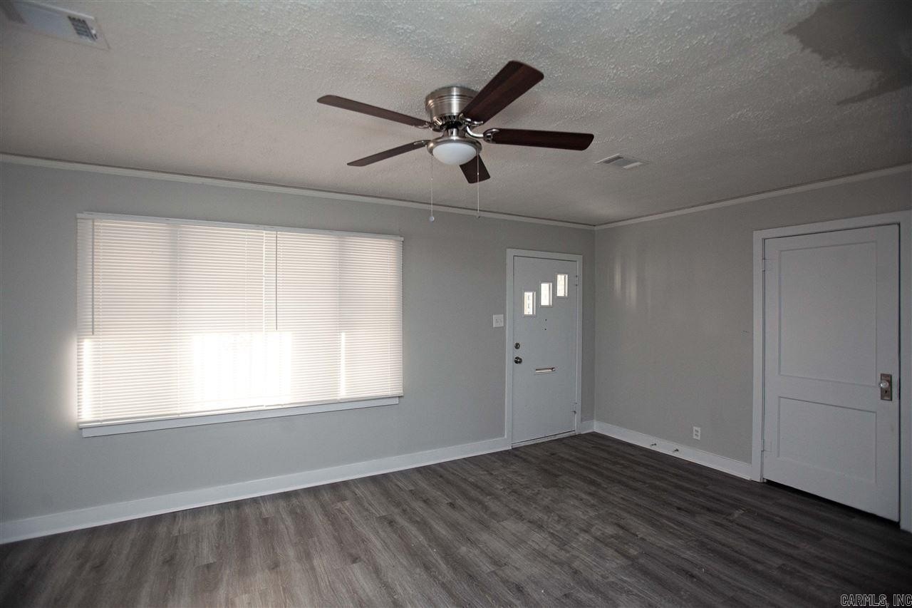 926 W 29th St – photo 3