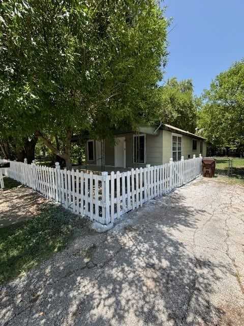111 White Oak St – photo 2