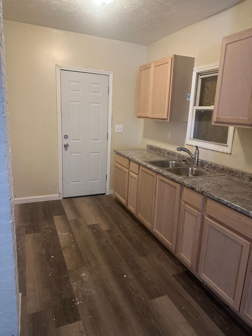 1005 E 130th St unit DN – photo 1