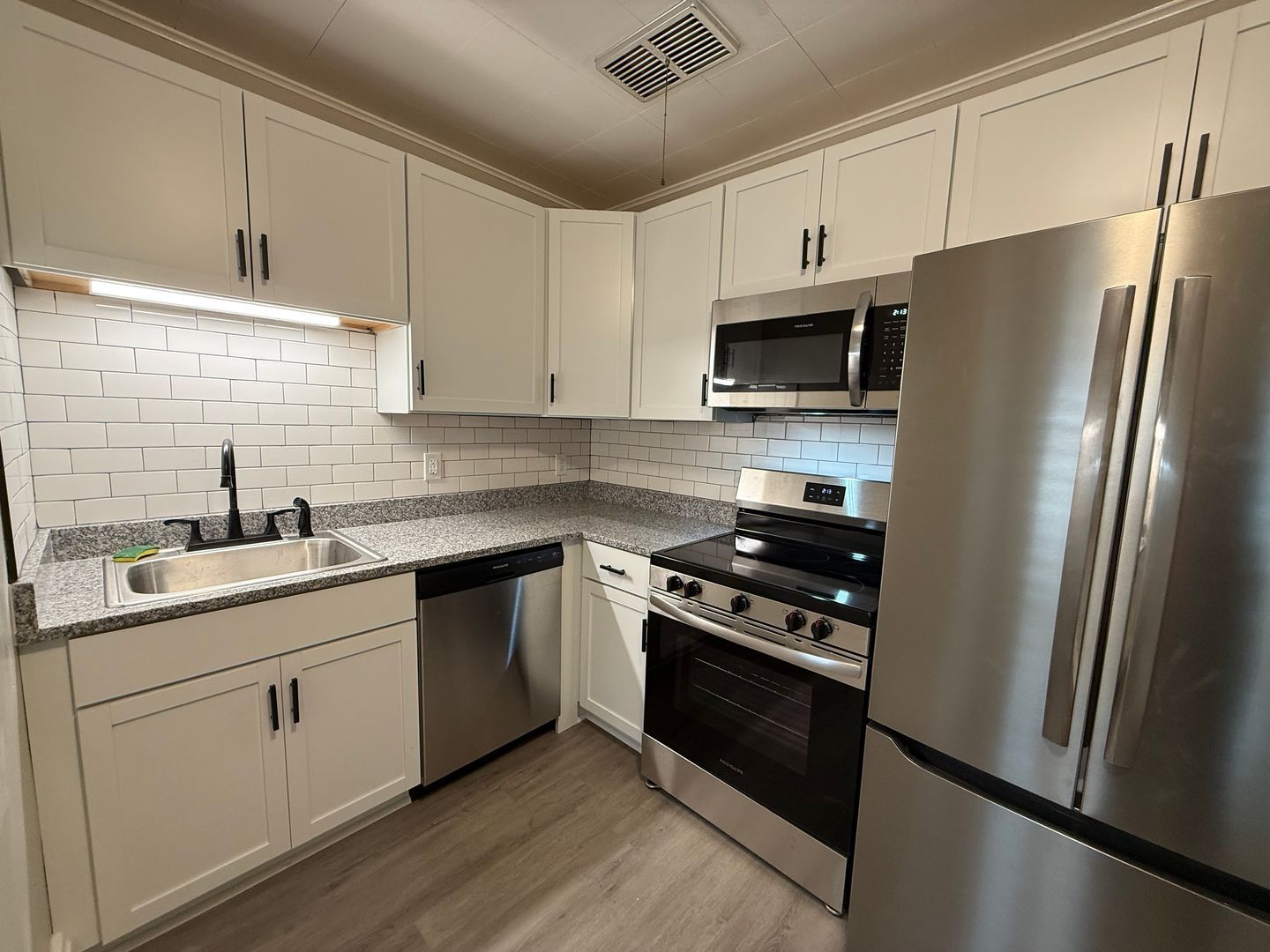 1105 E Jefferson St unit Apt #04 – photo 2