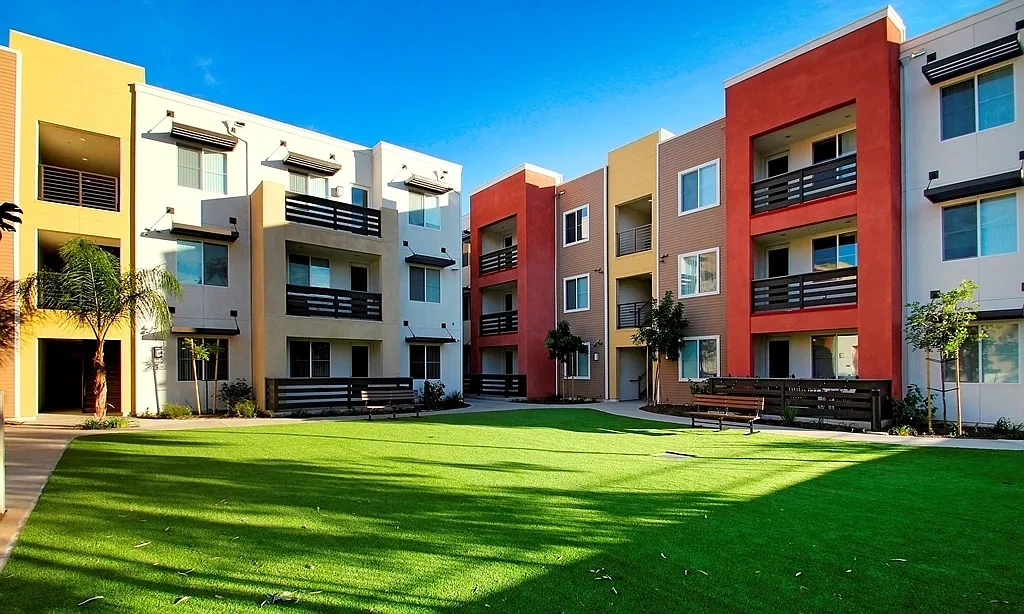 807 West – photo 4
