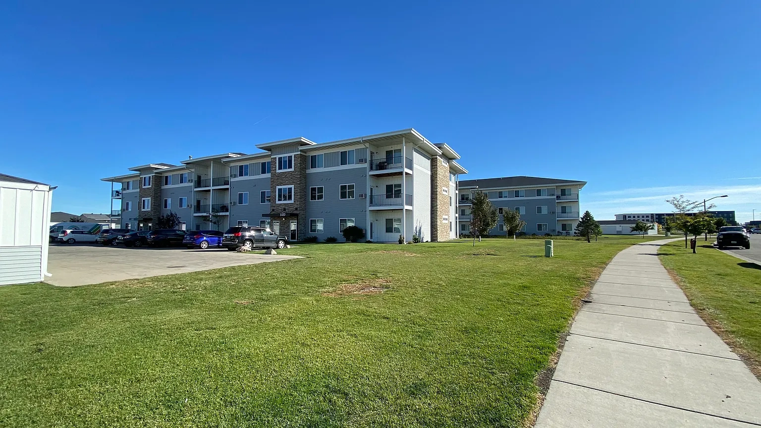 Amber Pointe Apartments – photo 1