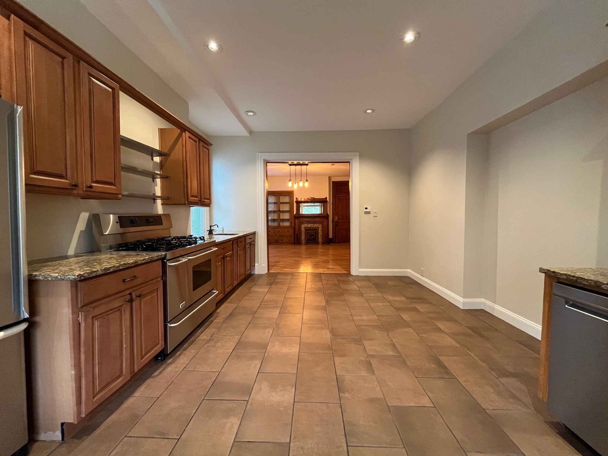 347 Stratford Ave unit # 1 – photo 2