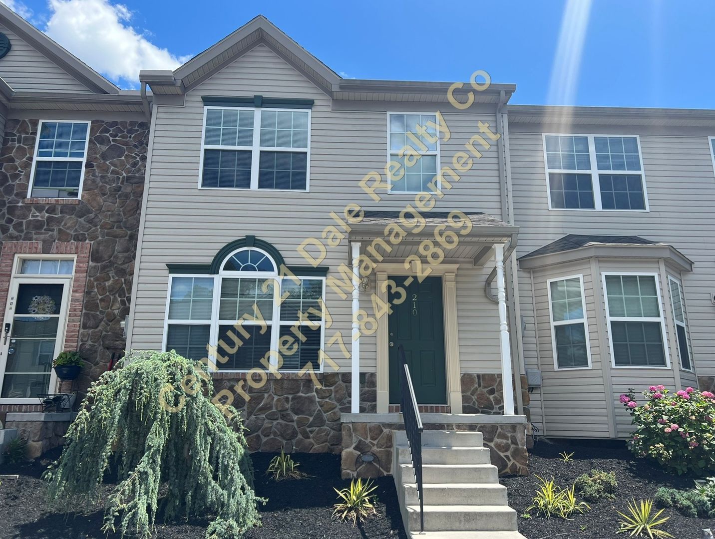 210 Royal Dr – photo 1