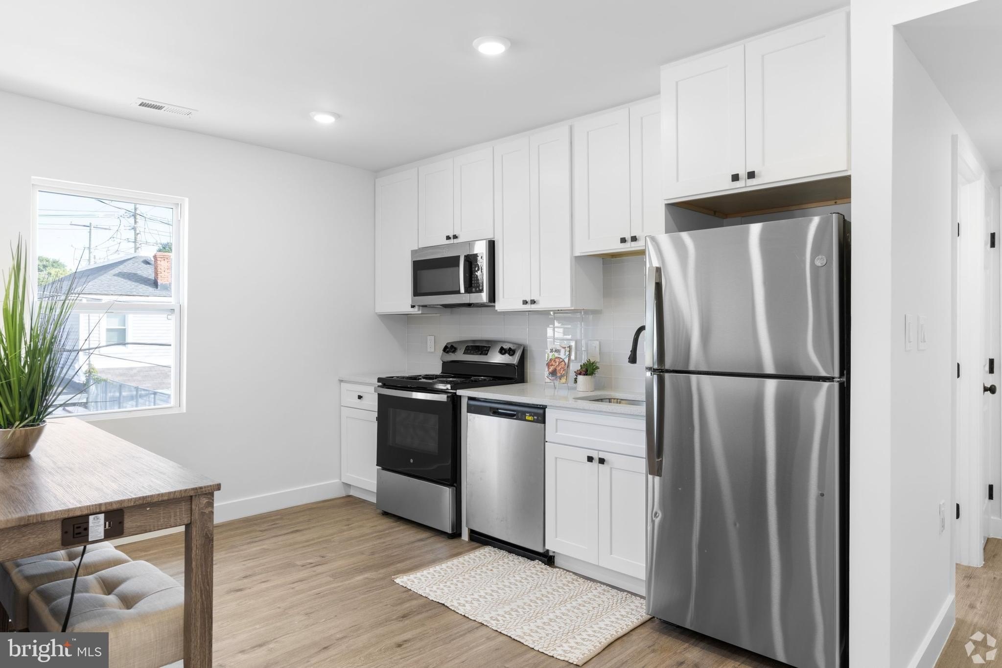 324 61st St NE #7 – photo 2