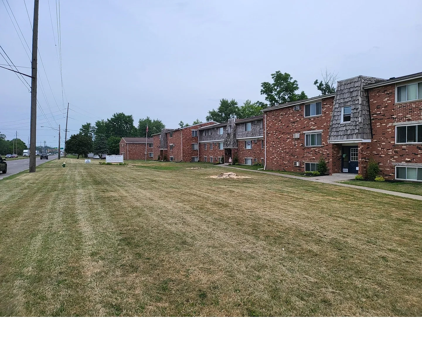 Foster Garden Apartments – photo 2