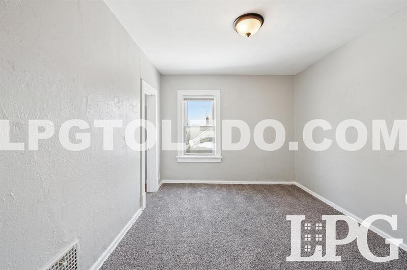 340 E Lake St – photo 5