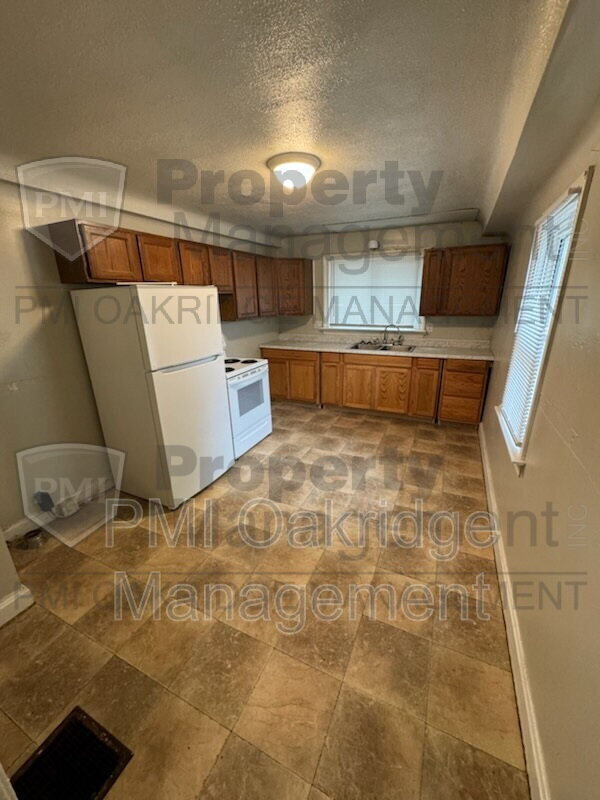 906 Race Dr unit 1 – photo 3