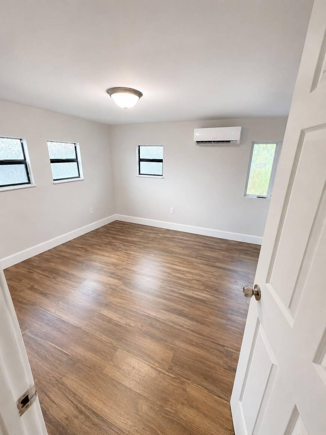 210 SW 7th St – photo 5