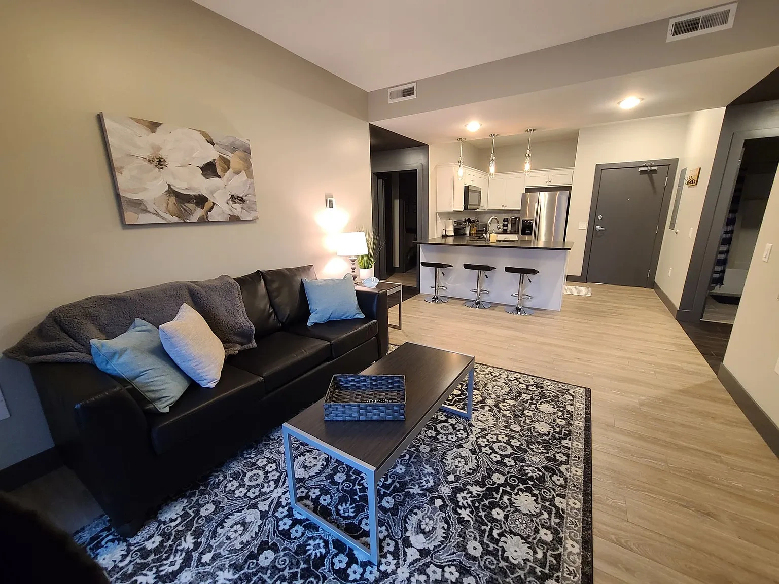 520 Neil – photo 1