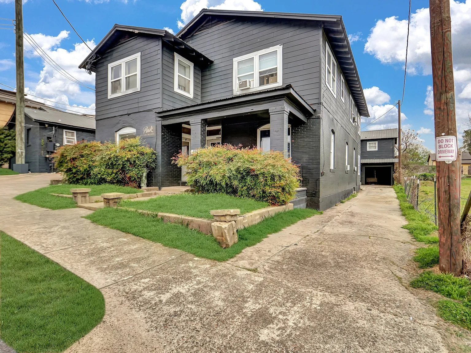Peak Apartments – photo 1
