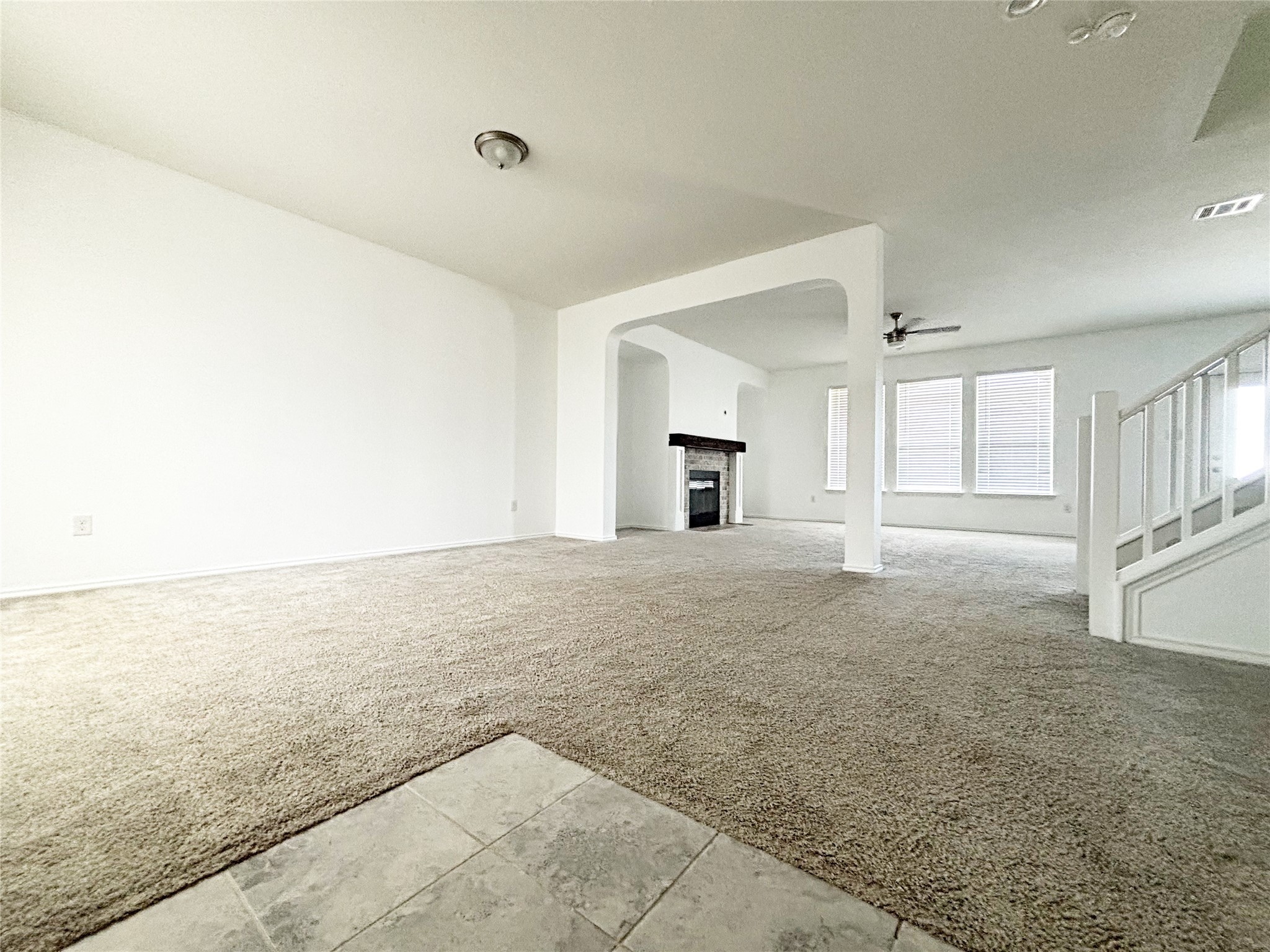 1720 Foxglove Dr – photo 4