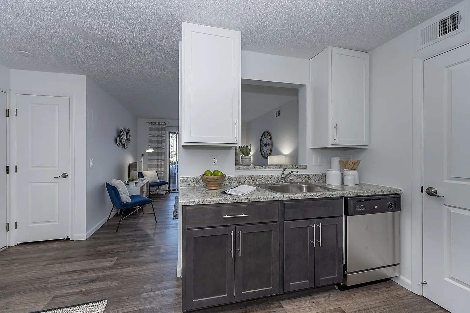Love Where You Live: Modern 2- and 3-Bedroom Apartments in Beavercreek – photo 3
