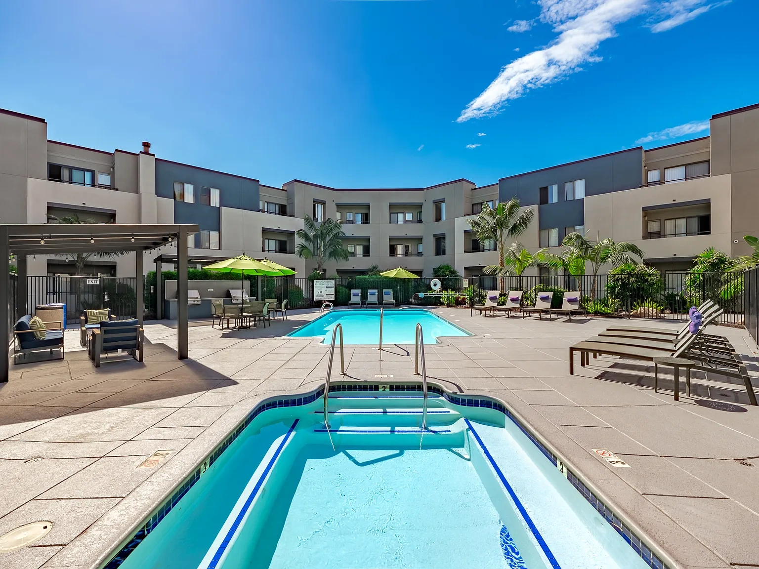 Plaza Apartments – photo 2