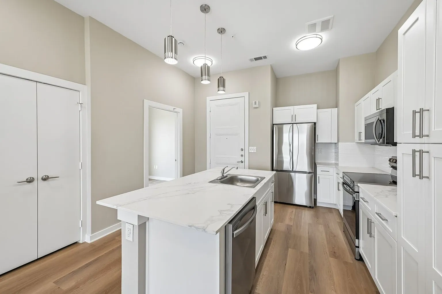 Oasis Vista Apartments! Full Size Washer Dryer! Rent: $1250-$1450!! Ask About Promotions – Floor plan