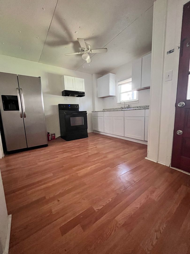 504 Laurel St – photo 5