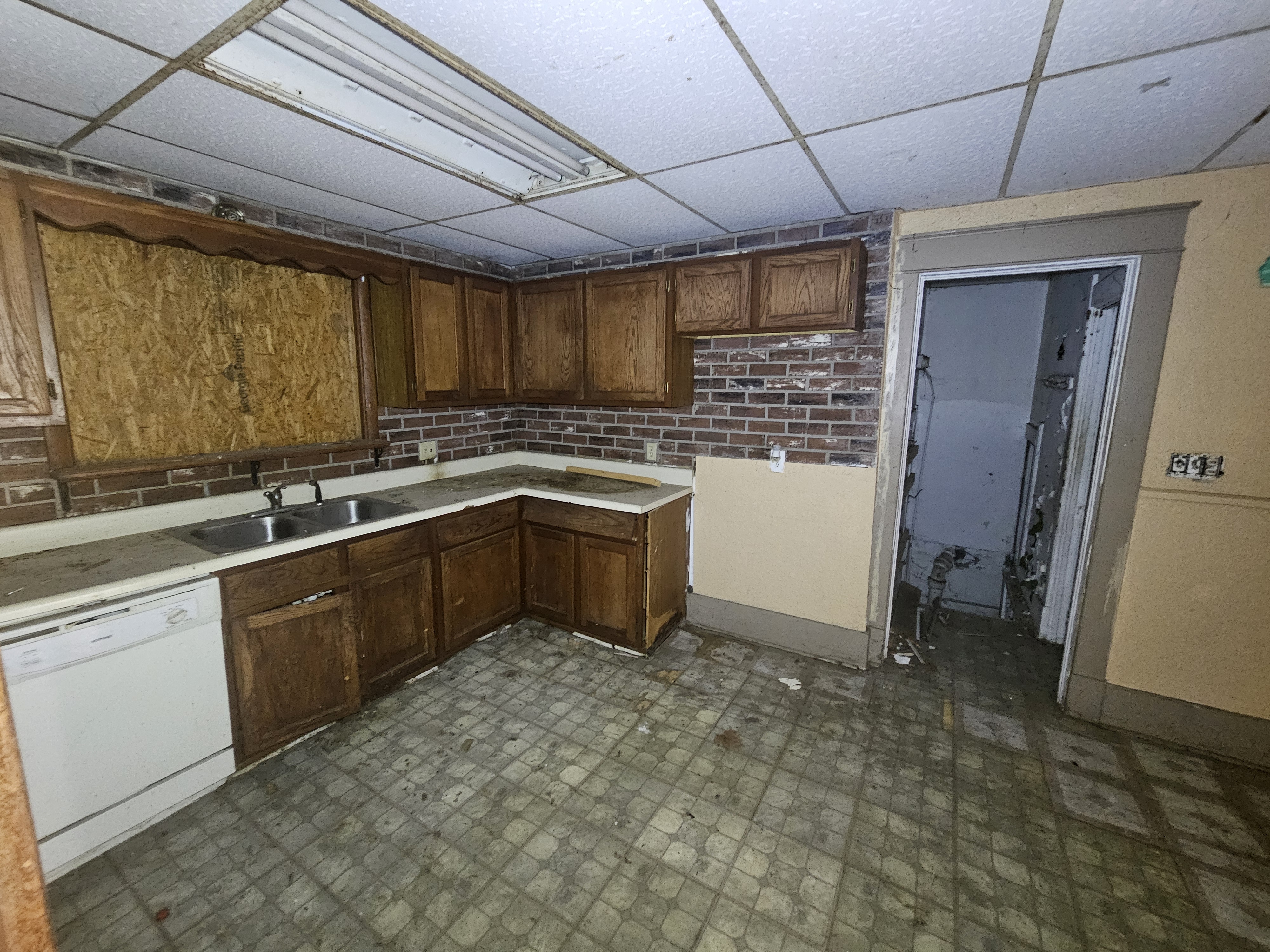 249 E Lake St – photo 5
