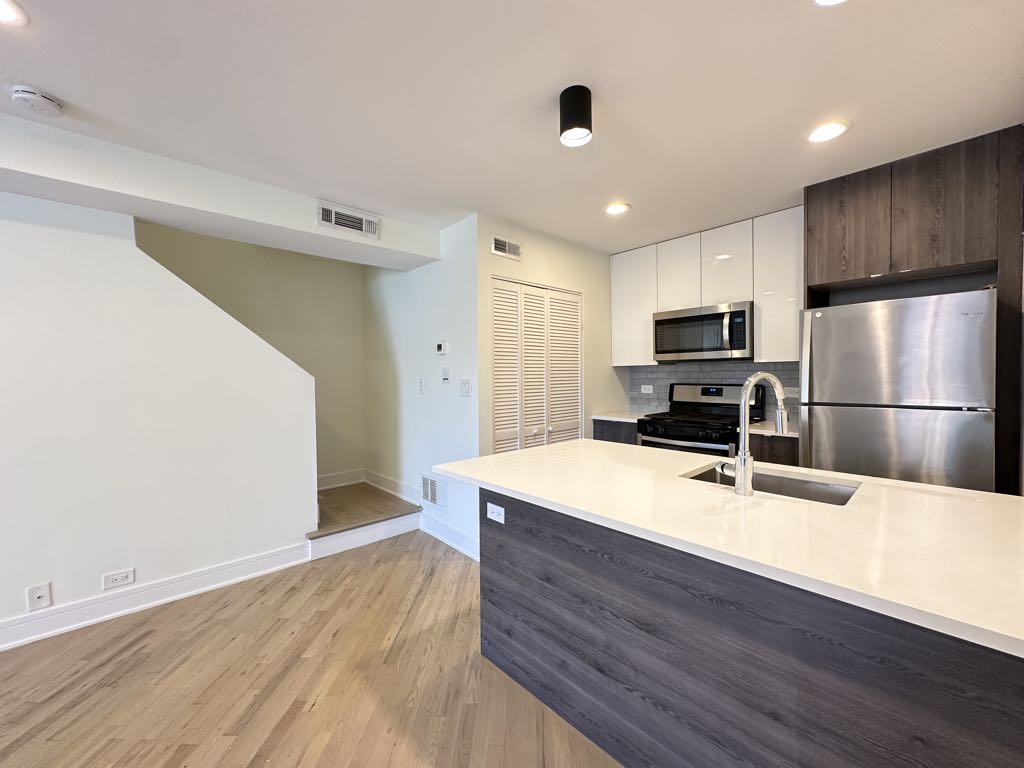 949 W Grace St unit 202J – photo 3