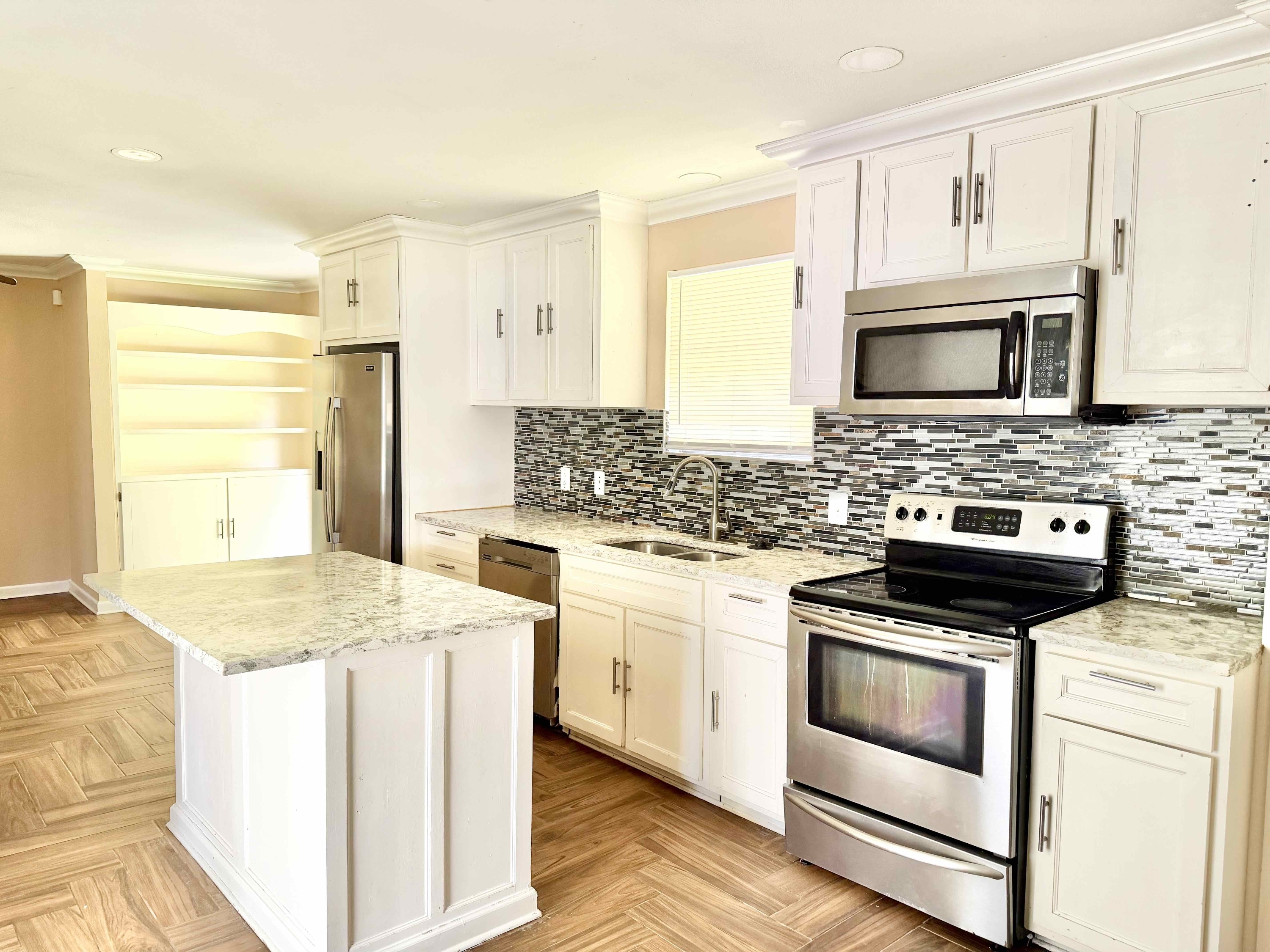 2056 Vickers Dr – photo 1