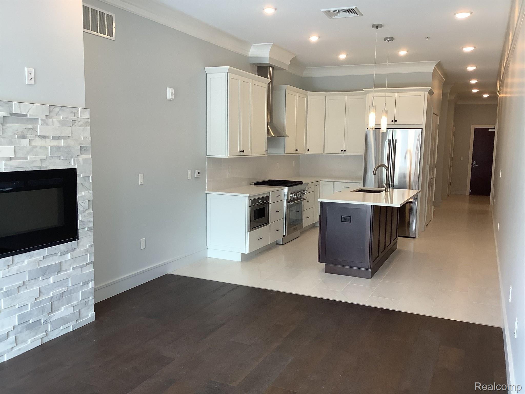 856 N Old Woodward Ave unit 300 – photo 1
