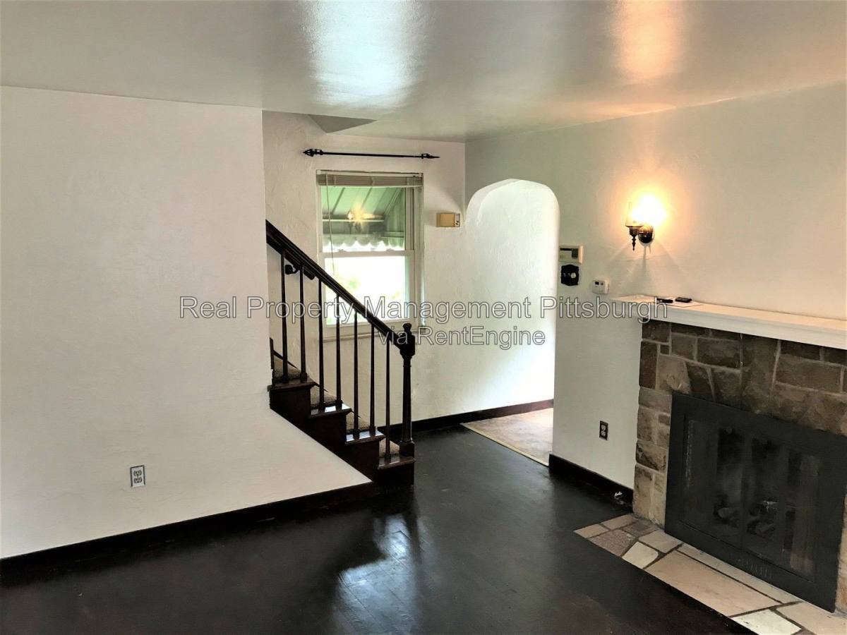 1685 Doyle St – photo 2