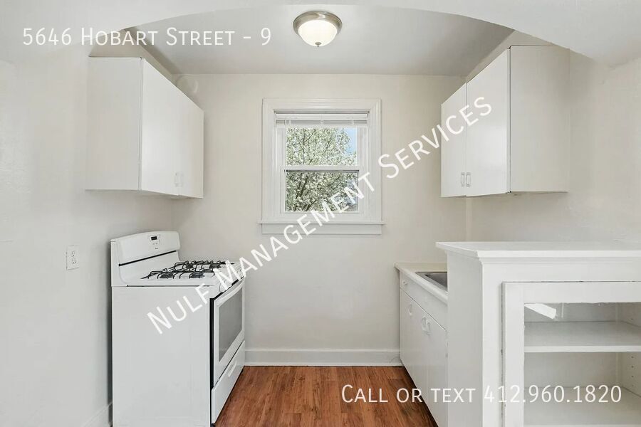5646 Hobart St – photo 2