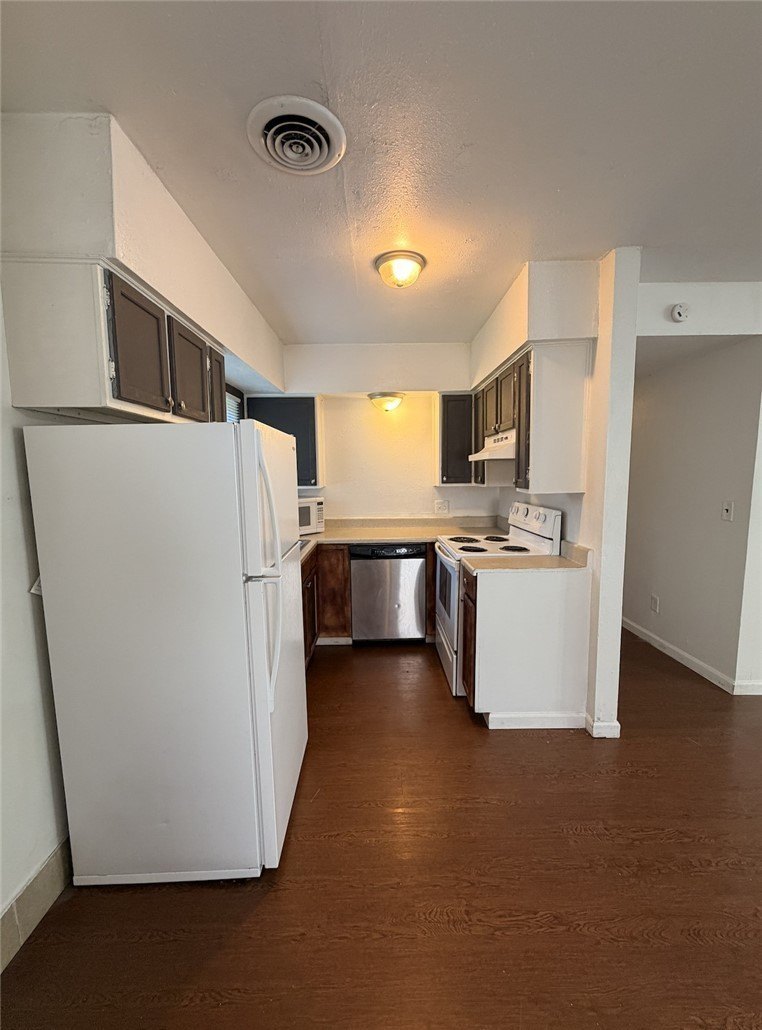 217 E Adobe St – photo 4