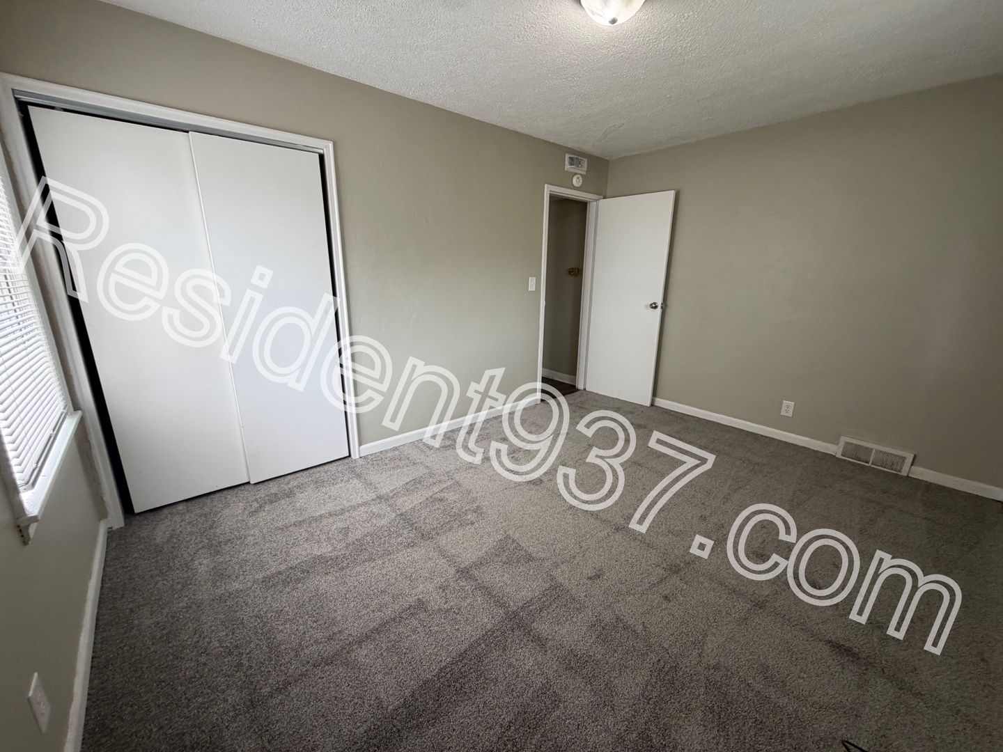 1047 Blakley Dr – photo 5