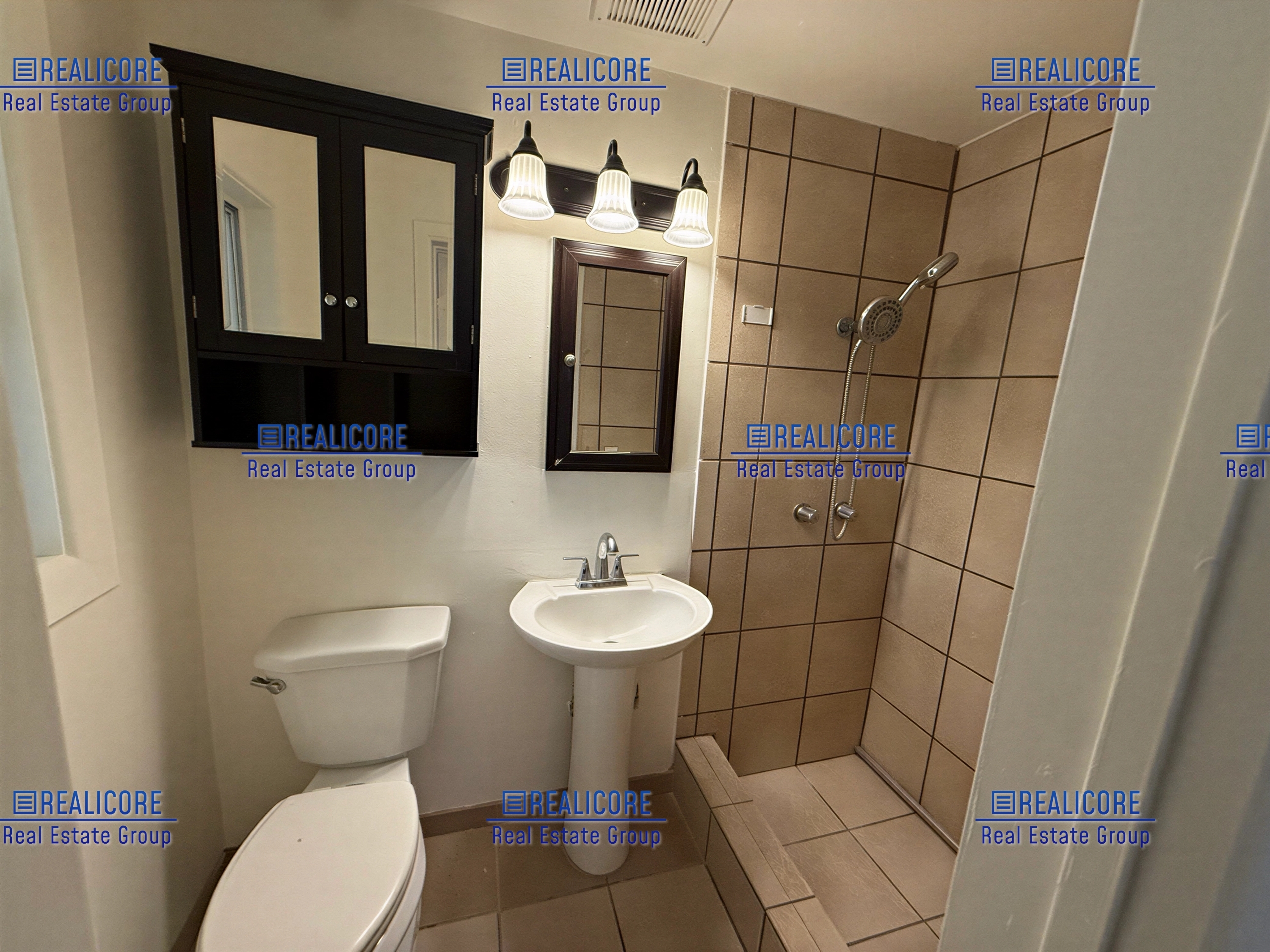 7663 Elm St – photo 3