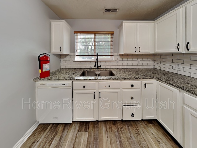 379 E 600 S unit 3 – photo 4