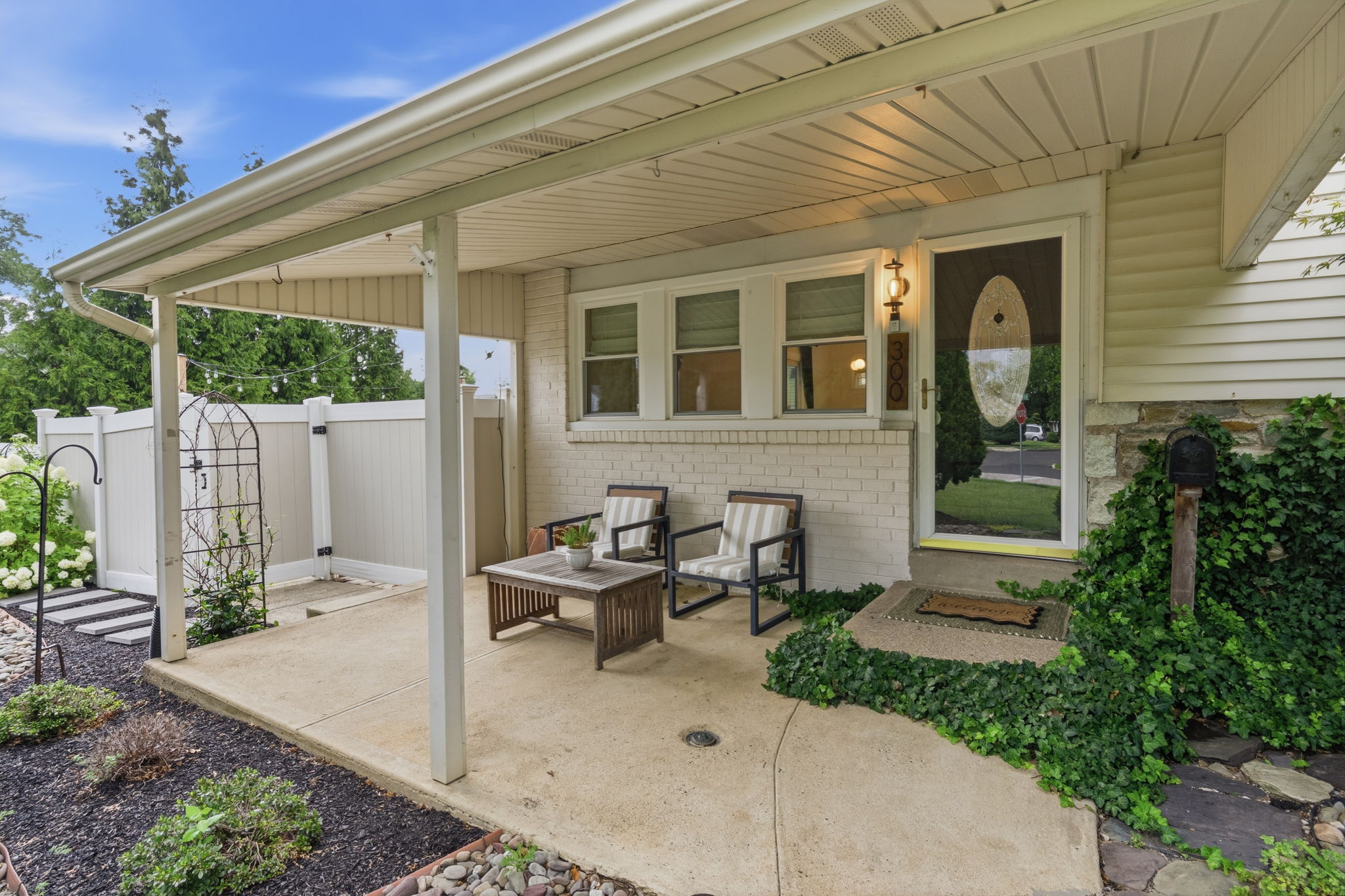 300 Abbott Rd – photo 2