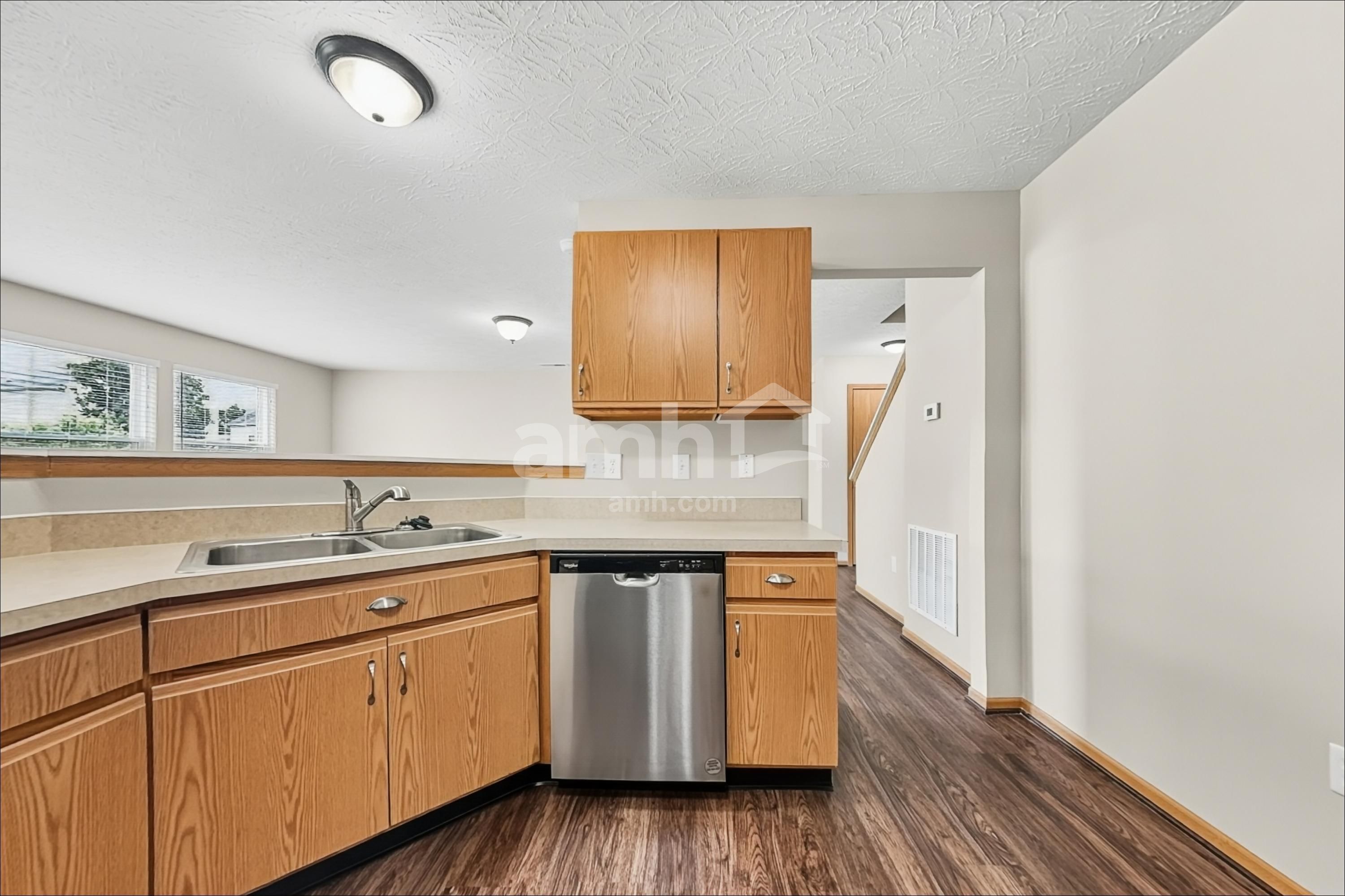 430 Hartford Ct – photo 3