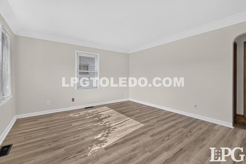 1525 Akron St – photo 4
