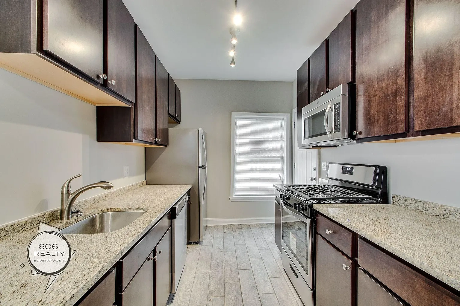 834 East 53rd Street – photo 4