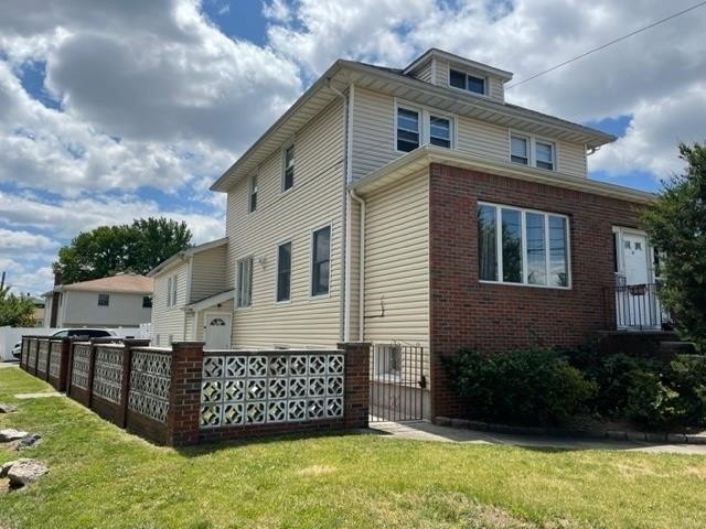 236 Franklin St #1 – photo 1
