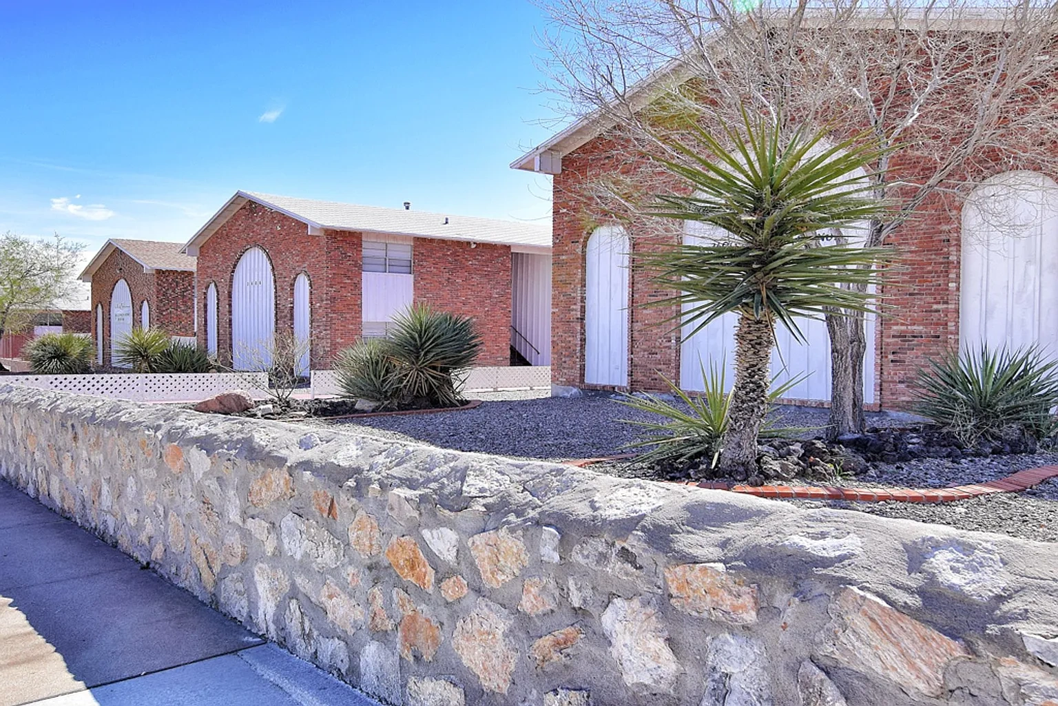 The Arches Apartments – photo 2