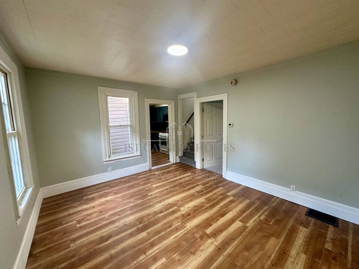 251 Arch St – photo 2