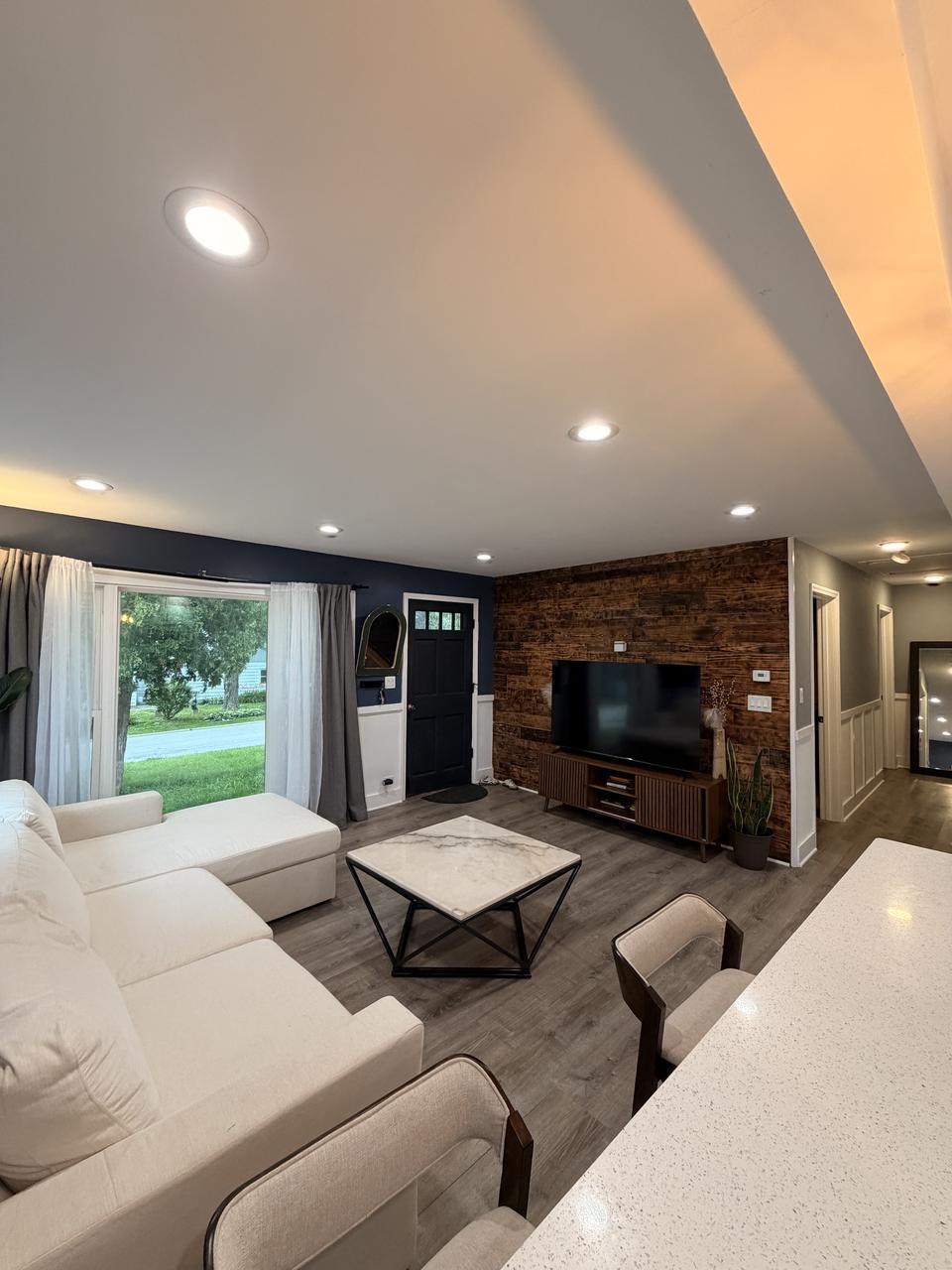 716 NW Holcomb Dr – photo 3