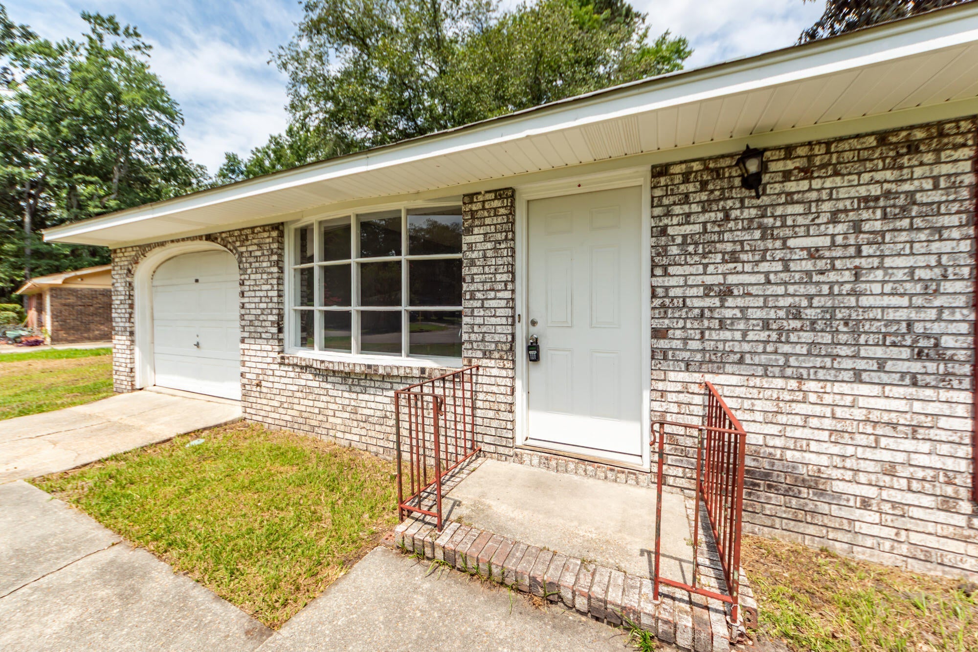 107 Greenhurst Ave – photo 2