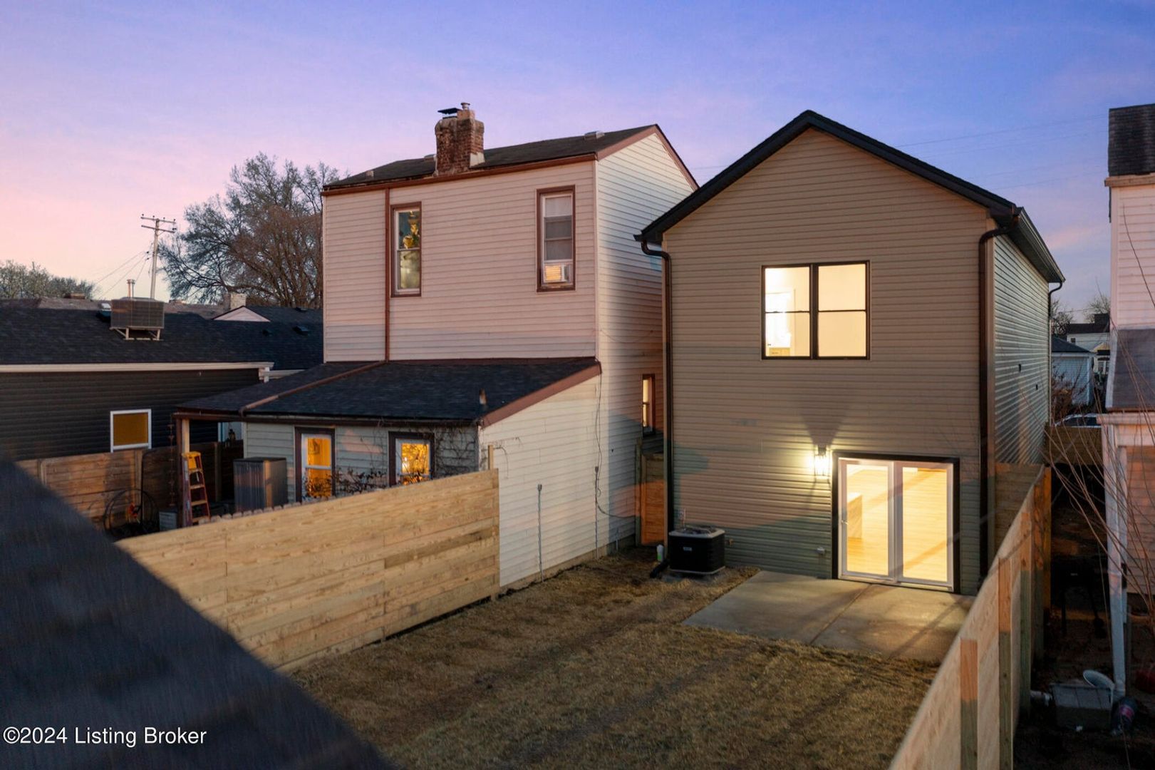 923 E Oak St – photo 4