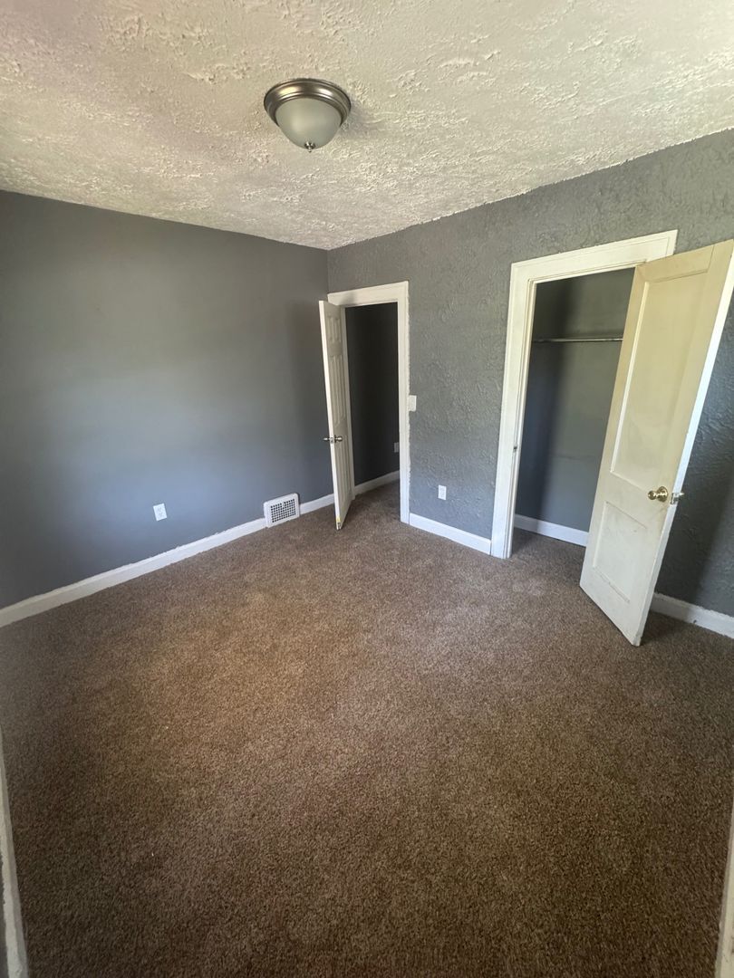 11115 Notre Dame Ave unit Lower – photo 5