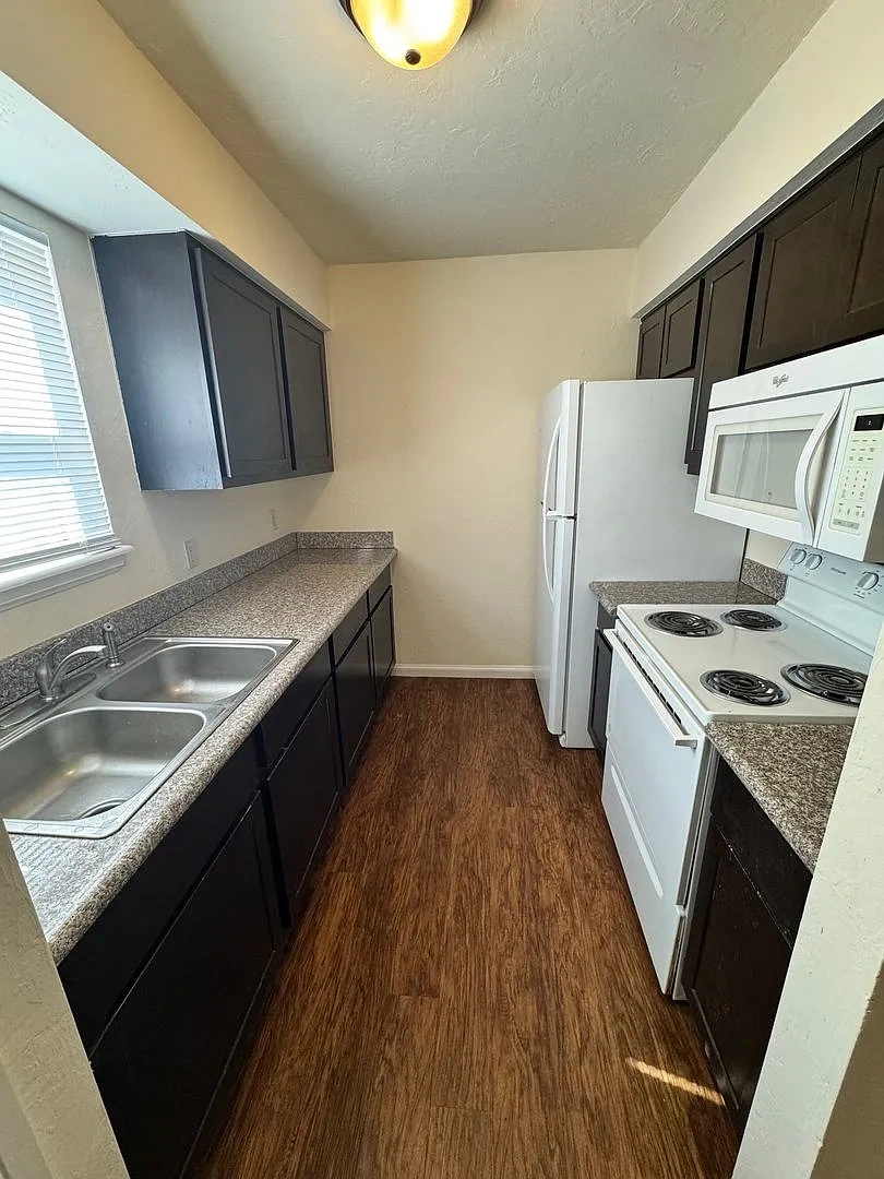 Renaissance Park Apartments – photo 5