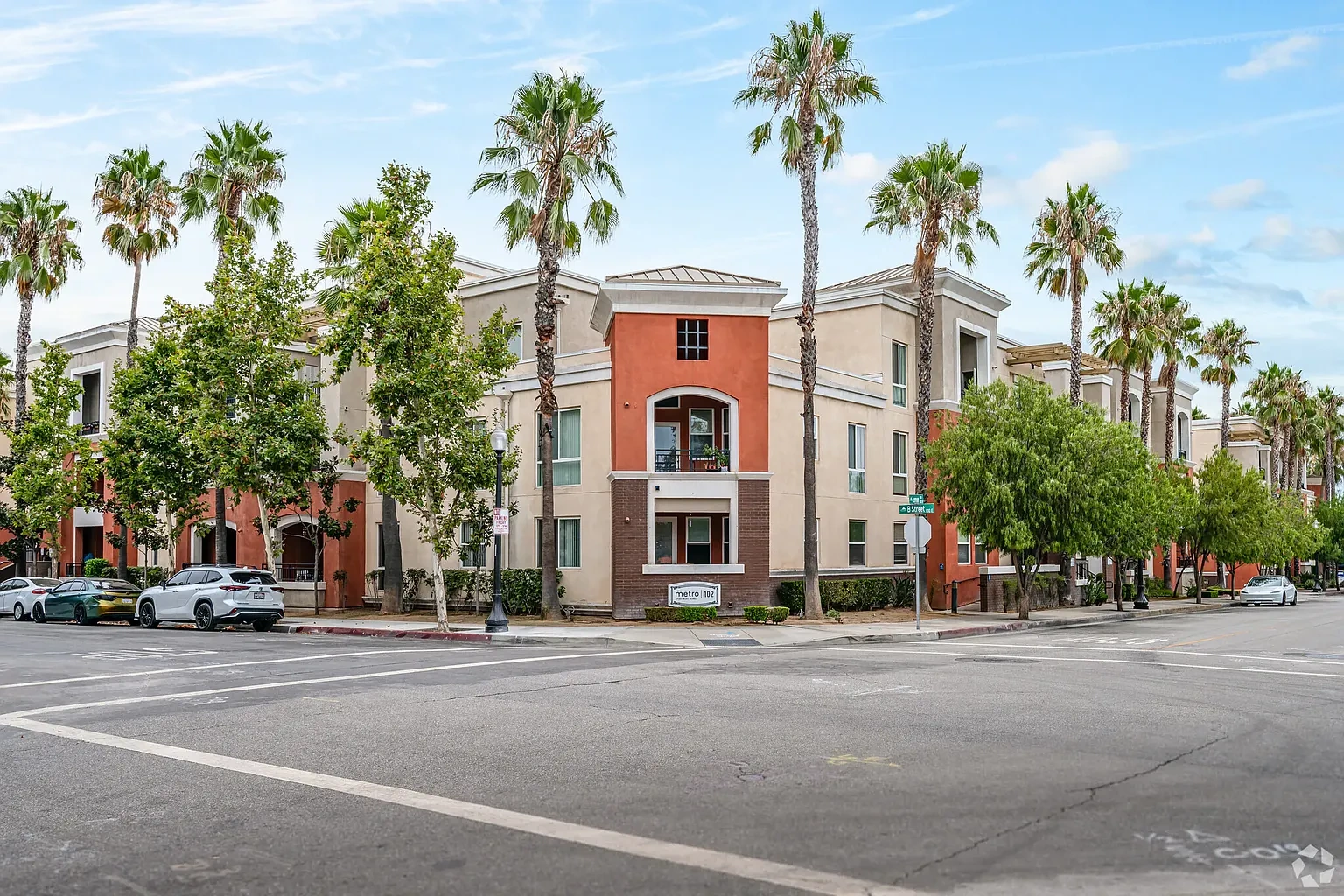 Metro 102 Apartments – photo 2