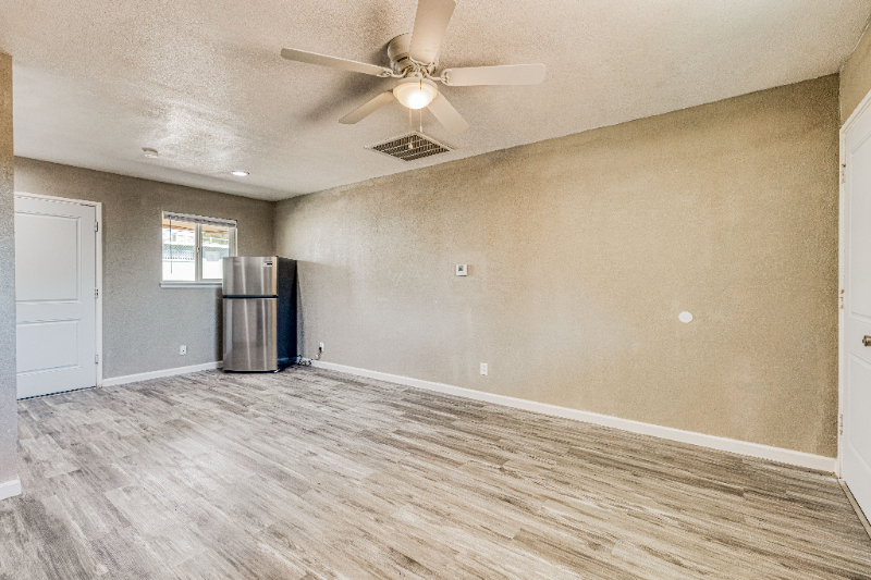 8709 Lawson St unit 4 – photo 3