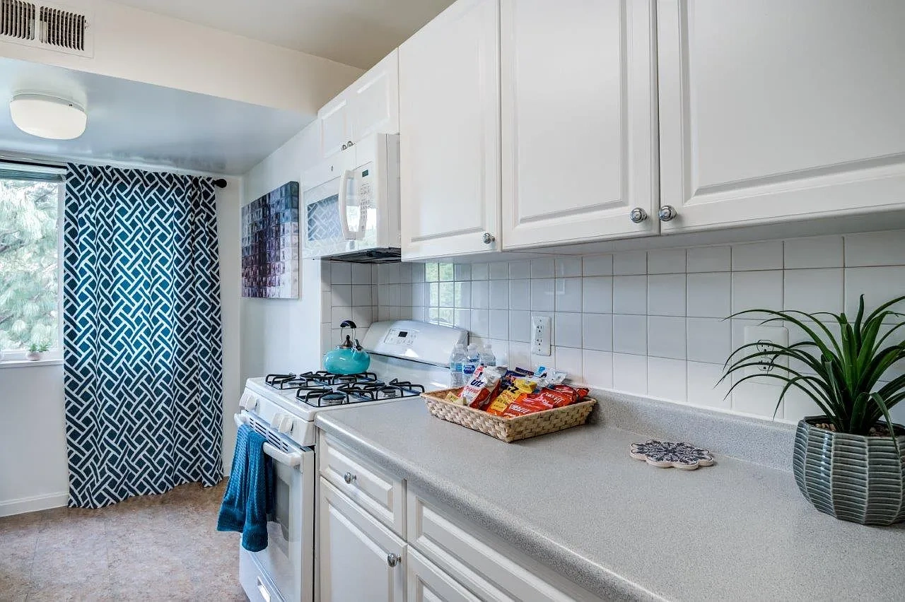 Stoneridge at Mark Center Apartment Homes – photo 2