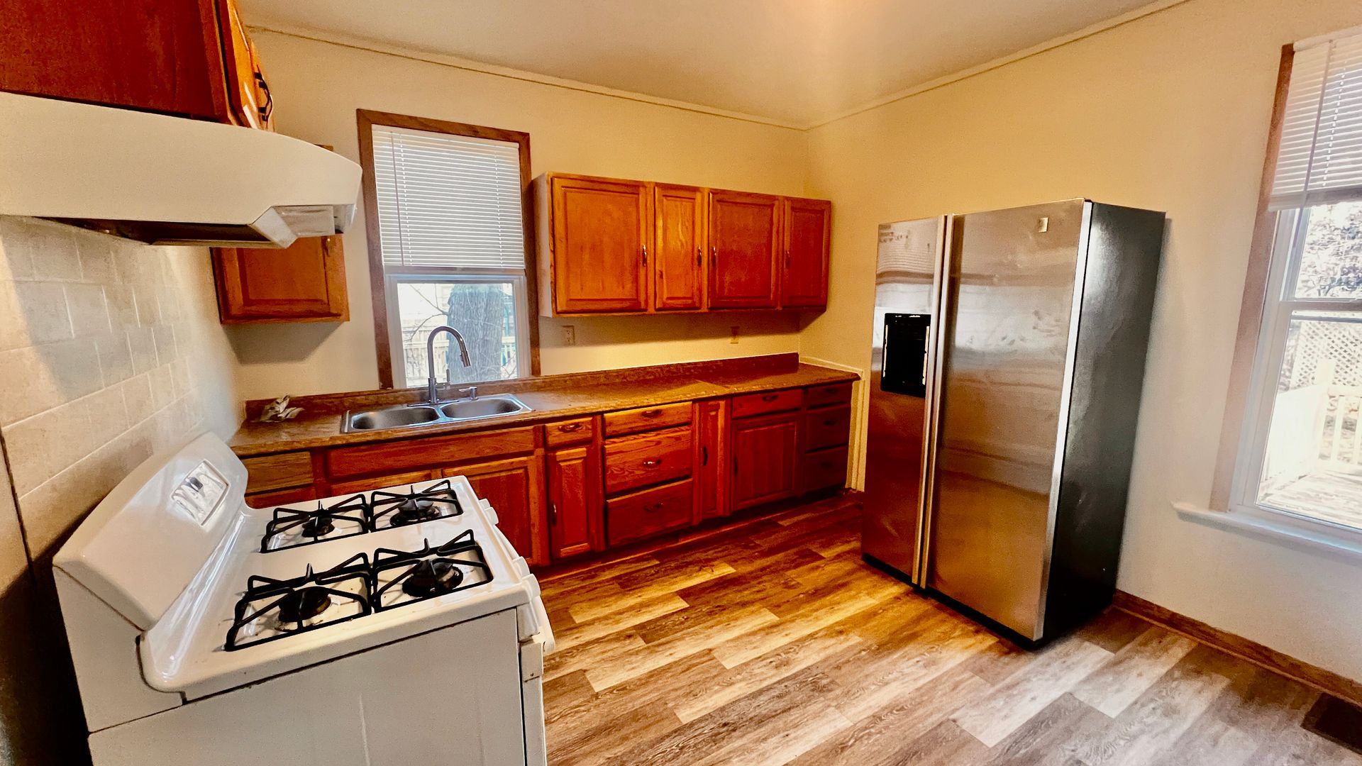 1435 Villa St – photo 5