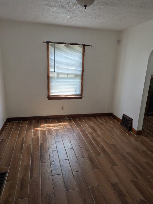 367 Laird Ave SE – photo 3