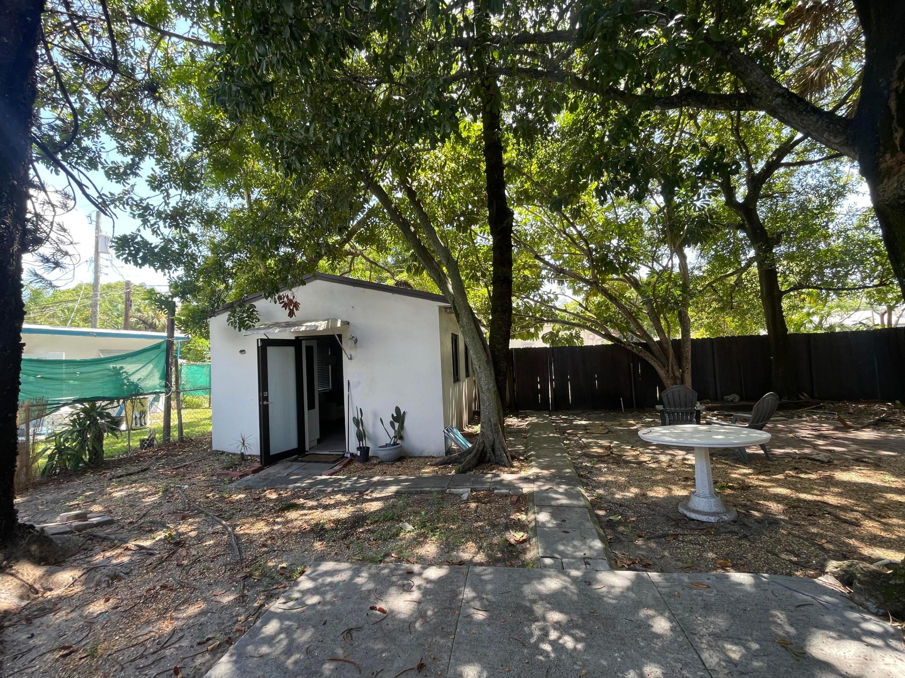 430 NE 1st Ave. unit B – photo 2