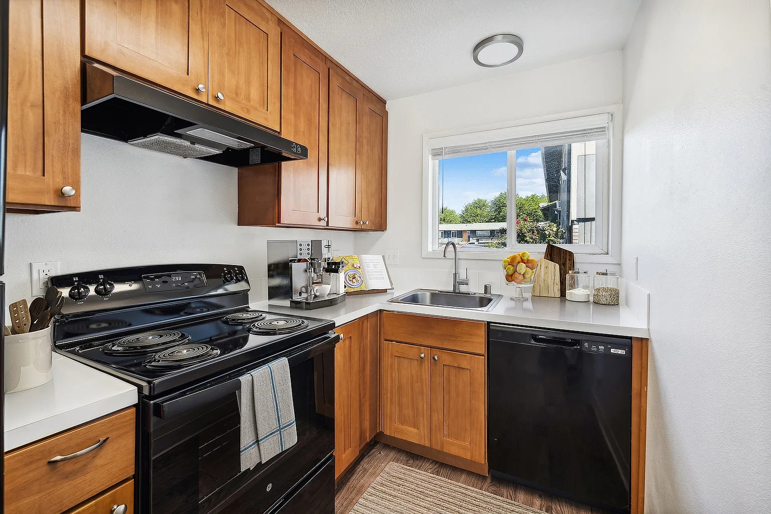 Alturas Vose Townhomes – photo 2